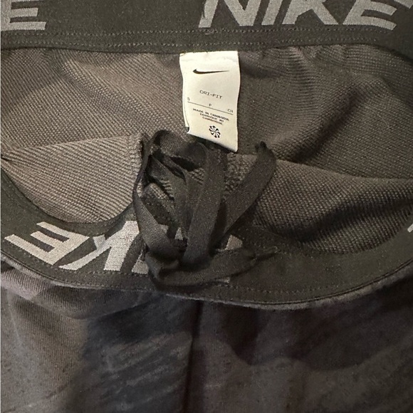 (Sold)Men’s Nike Dri-FIT Sport Clash Printed Training Pants Men’s Small - Picture 11 of 11